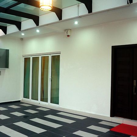 Gurney Luxe Inn George Town Exteriör bild