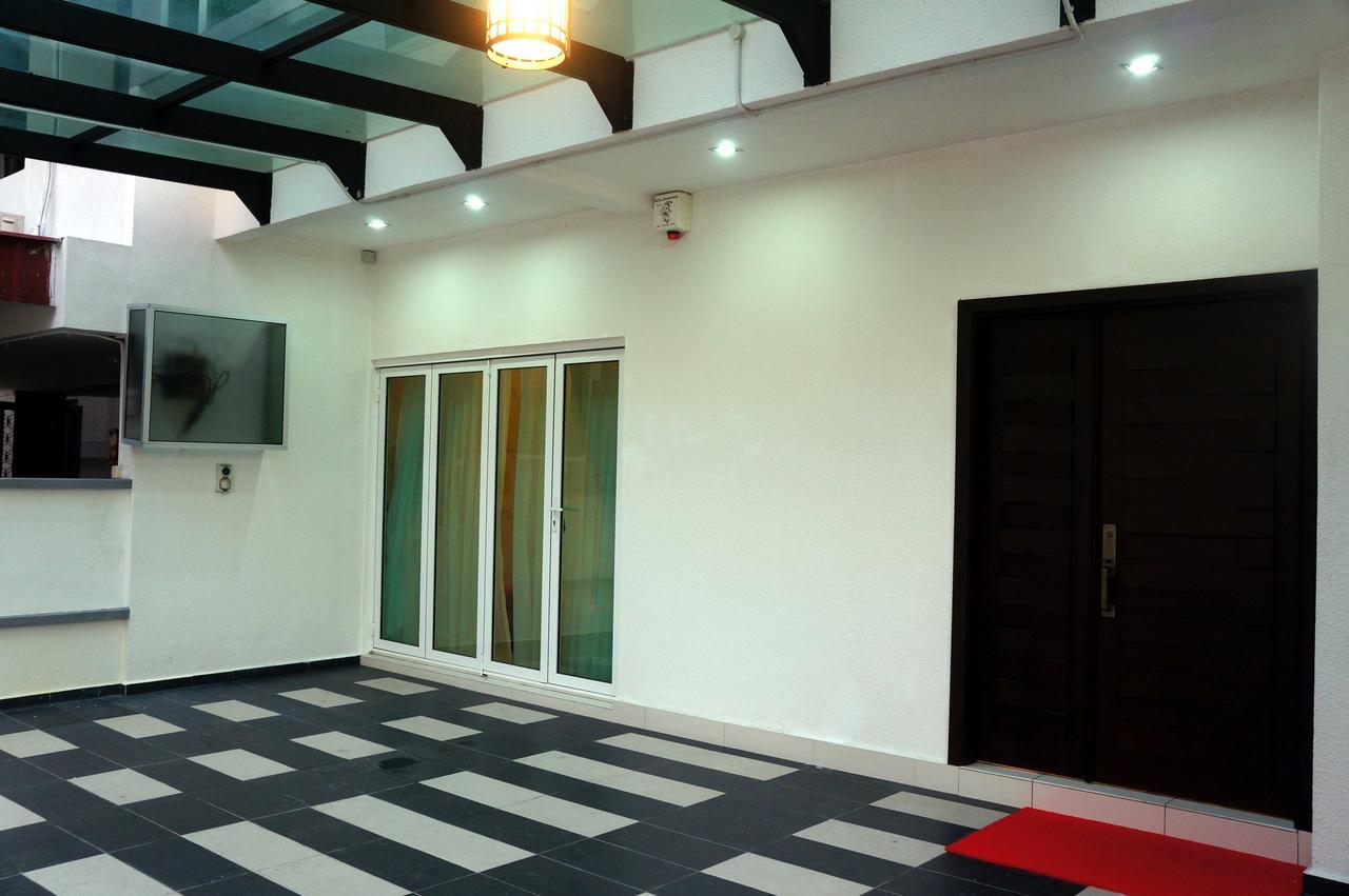 Gurney Luxe Inn George Town Exteriör bild
